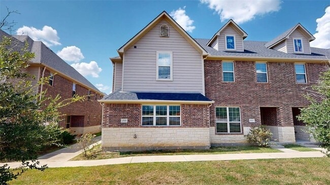 Building Photo - 2011 Harvey Mitchell Pkwy S Rental
