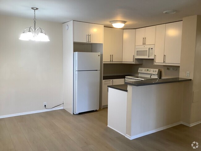 Building Photo - 1 Bedroom 1 Bath First Floor Condo in Paci... Unit 109