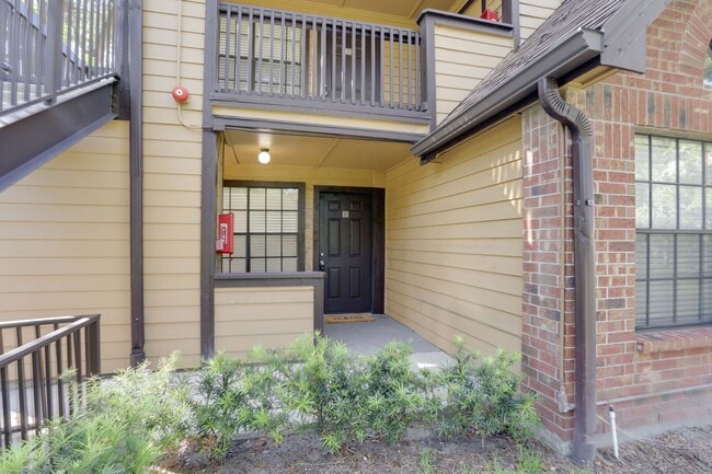 385 Woodside Dr