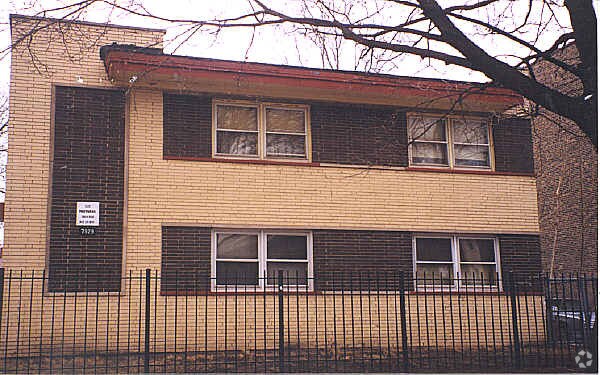 7927 S Ellis