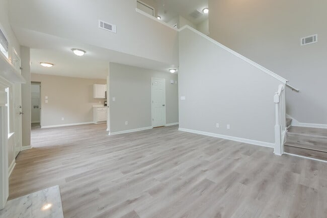 Photo - 1423 Buckingham Ct