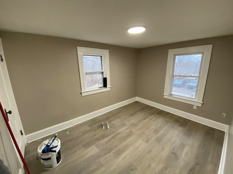 Photo - 185 Rowland Ave