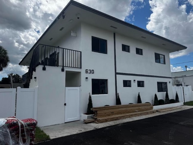 Photo - 630 NE 166th St Unit 1-4