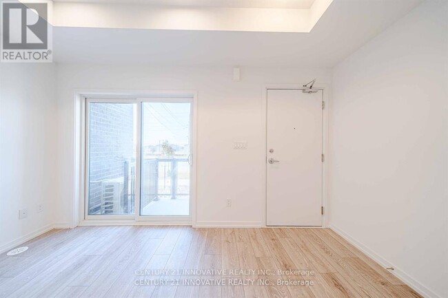 Photo - 16 Lytham Grn Cir
