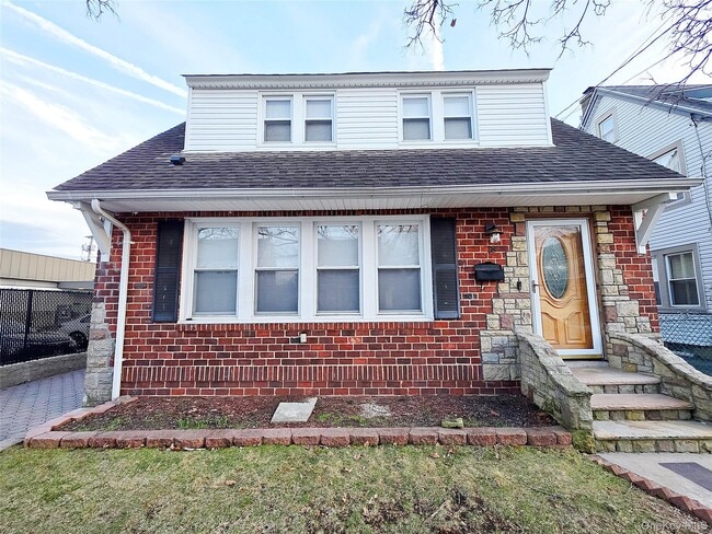 Building Photo - 18 Prospect St