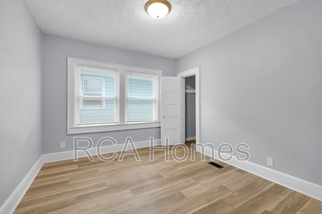 Photo - 1113 N Oxford St