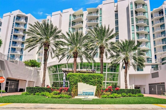 Building Photo - 3029 NE 188th St Unit 13