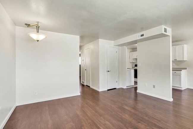 Photo - 817 W Heather Ln