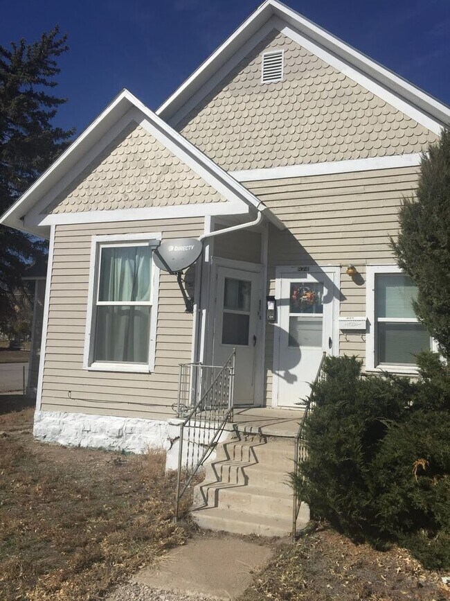 821 W. Buffalo - 821 W. Buffalo House