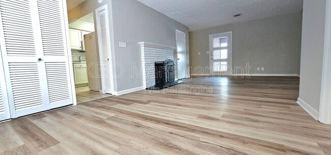 Building Photo - 3080 Southdale Dr Unit 3