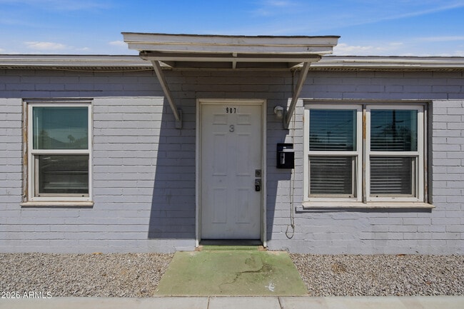 Photo - 907 N 22nd Pl