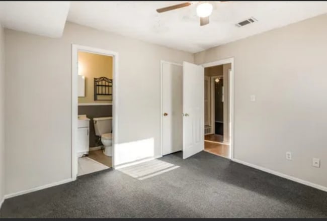 Photo - 301 Wofford Way