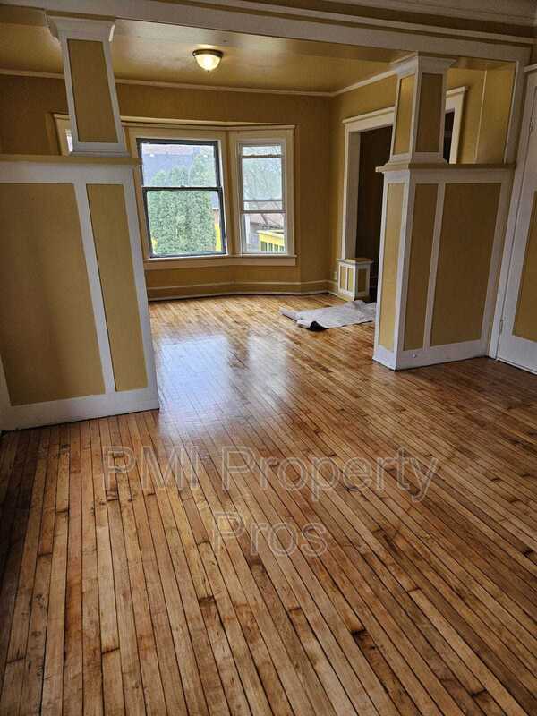 Photo - 1702 W Meinecke Ave