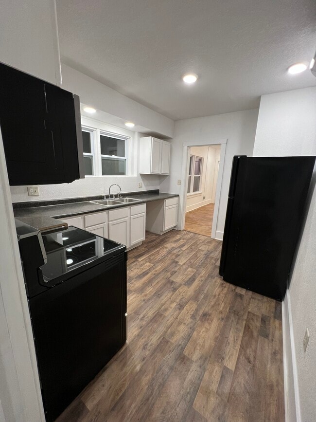 Main Kitchen - 5206 King Hill Ave Unit Apartment C