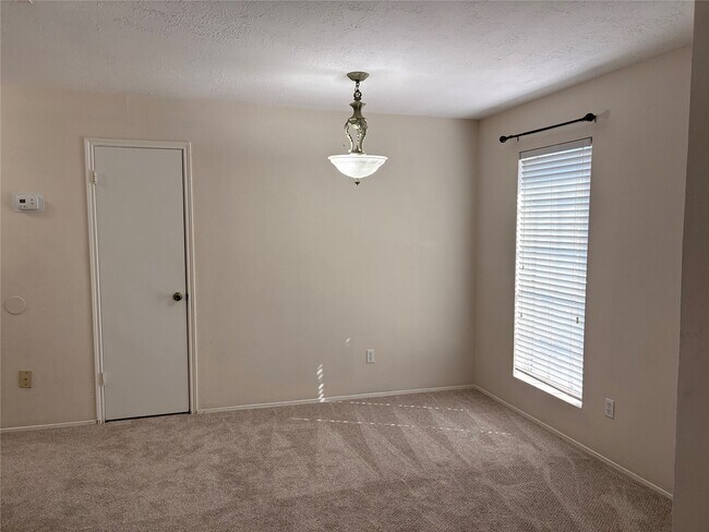 Photo - 1007 Stoneleigh Ct