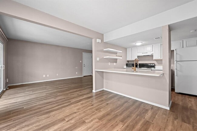 Photo - 2124 Burton Dr Unit 204