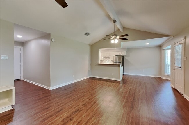 Photo - 5362 Marian St
