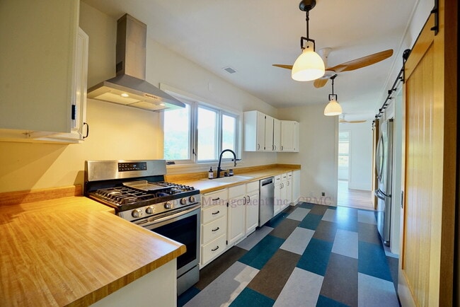 Photo - Lovely Two-Story Home With 3 Bedrooms and ...