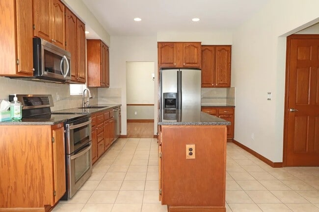 Photo - 824 Claycross Ct