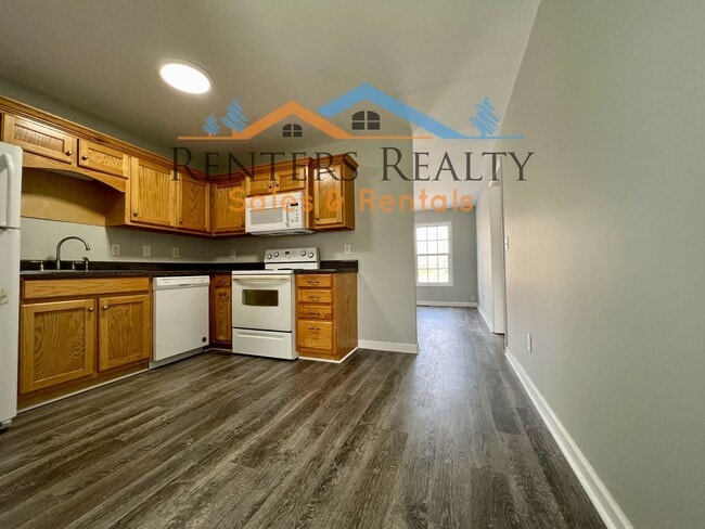 Photo - 2 Bedroom Duplex House with Yard