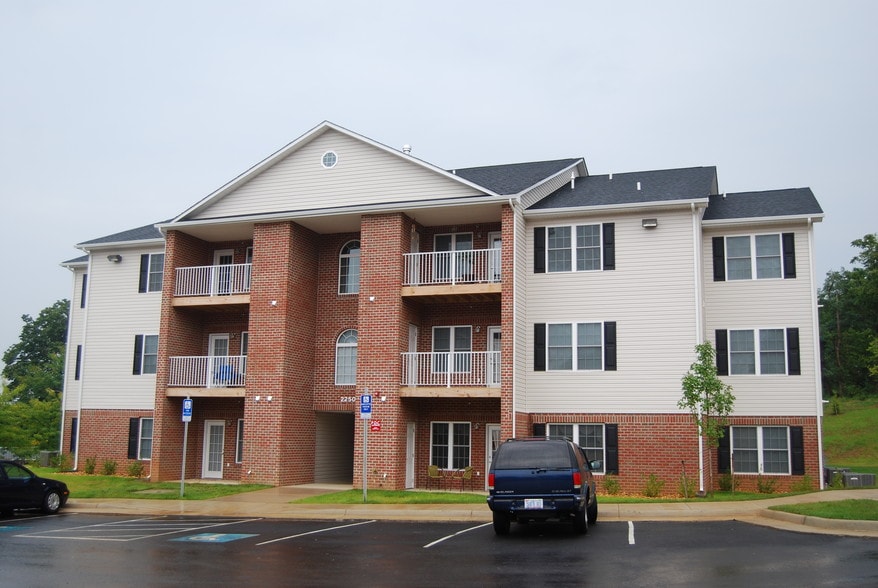 Cedar Hill - Exterior