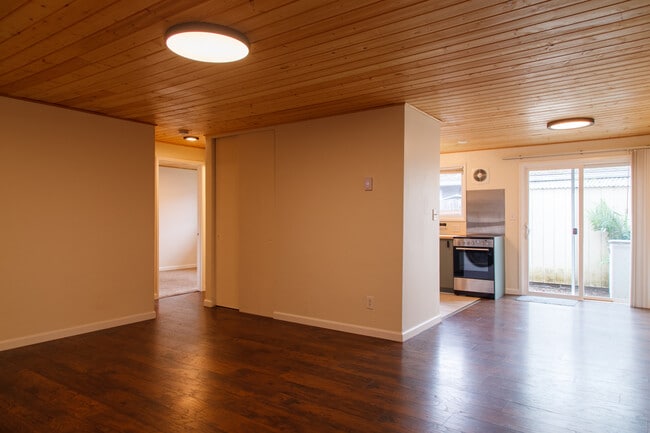 Photo - 306 NE 75th Ave