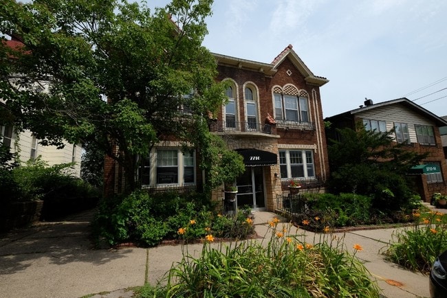 Photo - Linden Hills- 2716