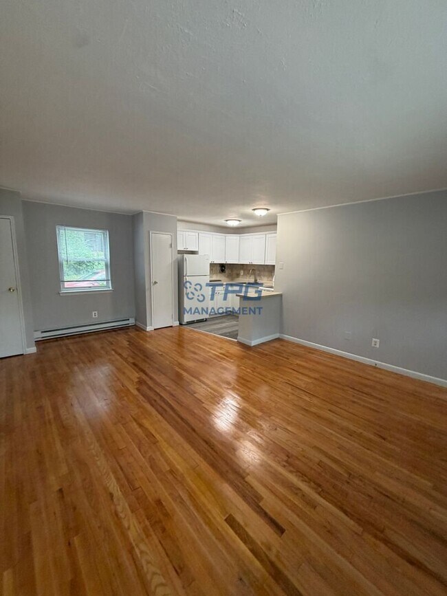 Building Photo - 239 Spring St Unit A-5