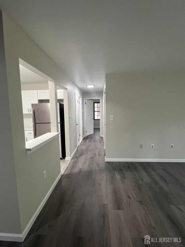 Photo - 20 Crabapple Ln