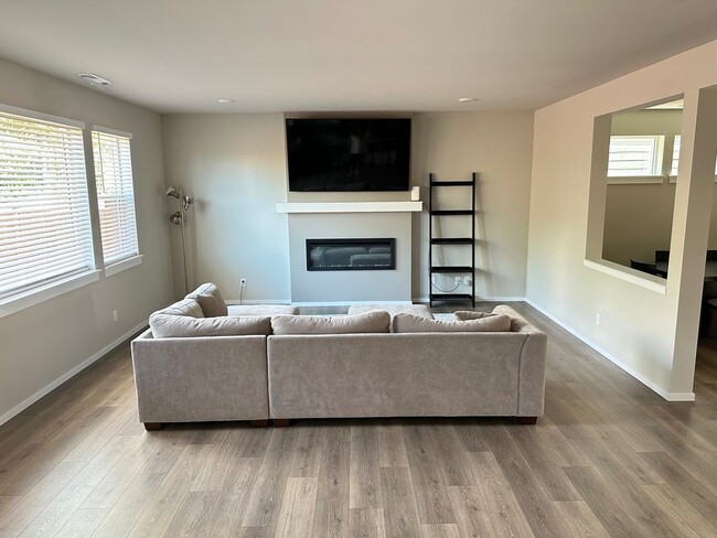 Photo - 2406 Hyde Ct NE