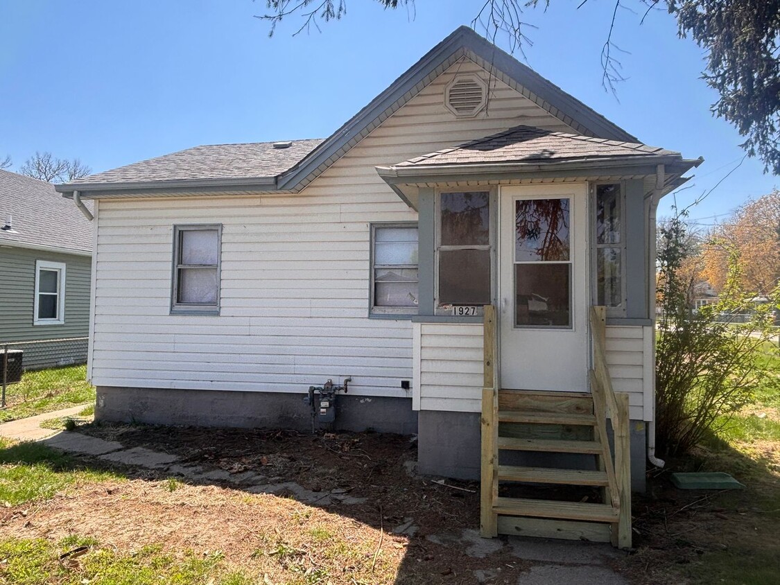1 bedroom house, available now - 1 bedroom house, available now