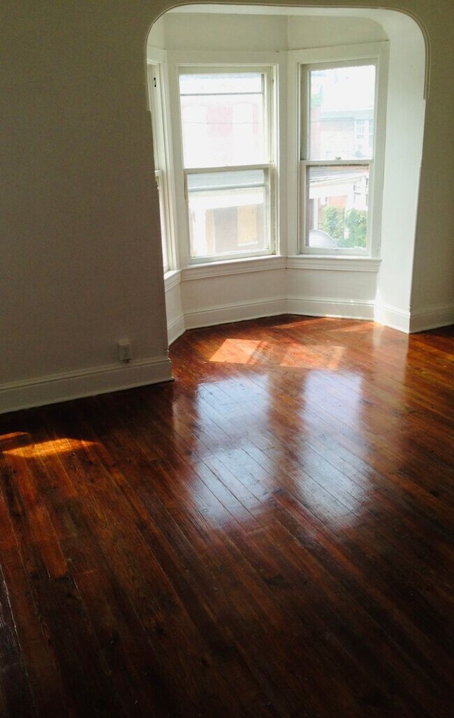 Photo - Spacious 3 bedroom 1 Bath - York City SD