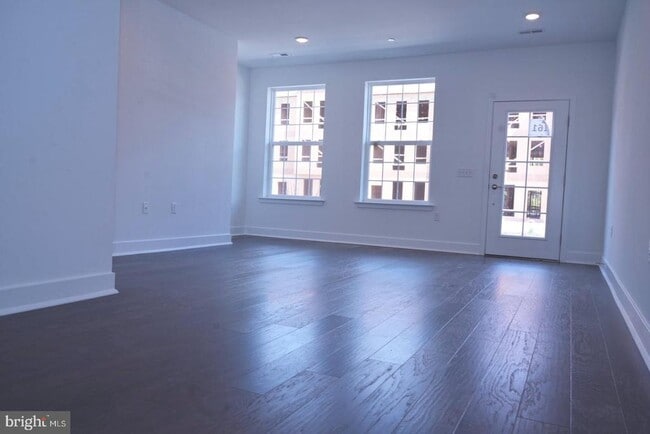 Photo - 105 Stoutsburg Blvd