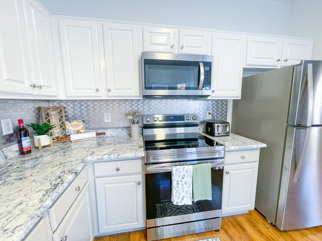 SS appliances, granite counters - 5403 Picket Fence Ln