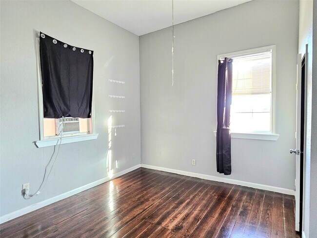 Photo - 4226 Winnie St