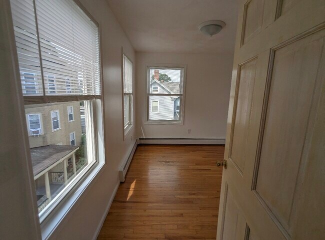 Photo - 8 Pearl St Unit 4 Bed June 2027