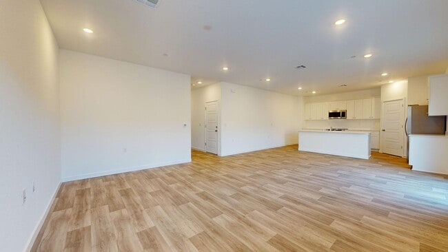 Photo - 4469 Buckingham Ave