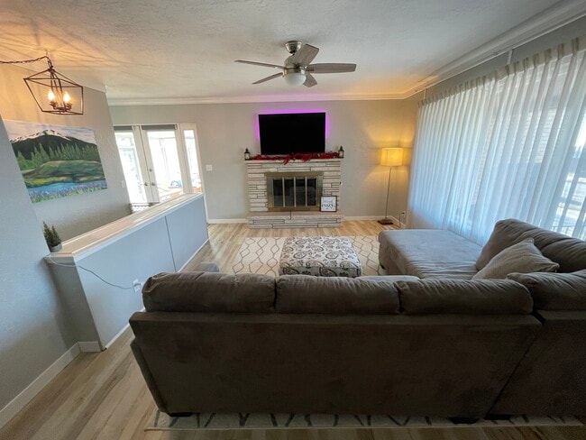 1953 S Davis Blvd Unidad 3000 SF House