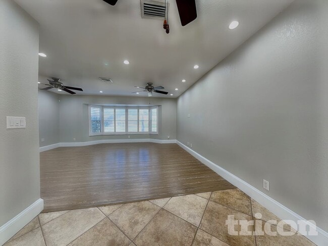 Photo - 507 Edmonton Ct