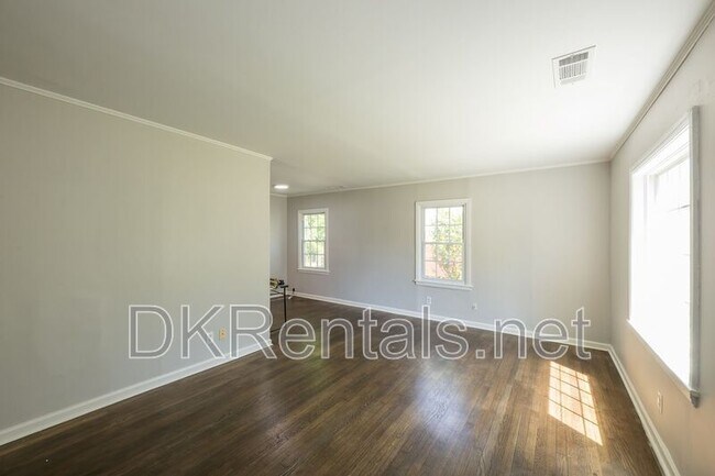 Photo - 1295 Westmont Rd SW