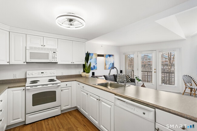 Photo - 3250 Fairfield Ave Unit 302