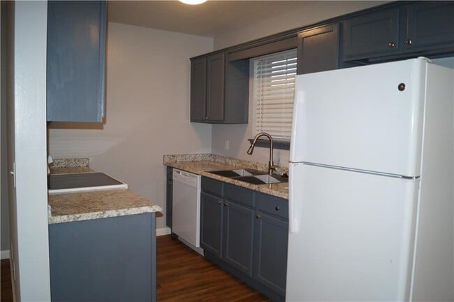 Photo - 2839 Meridian Pl