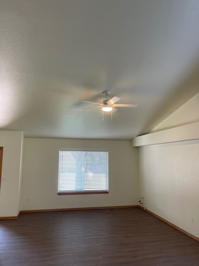 Photo - Single-Family 4 Bed 3 Bath: Maintenance-Fr...