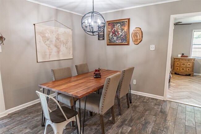 Photo - 635 W Church