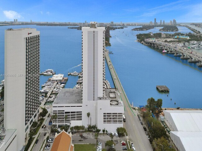 Photo - 555 NE 15th St Unidad 26G