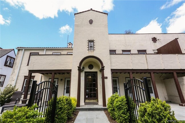 Building Photo - 107 Kensington Rd Unit 2