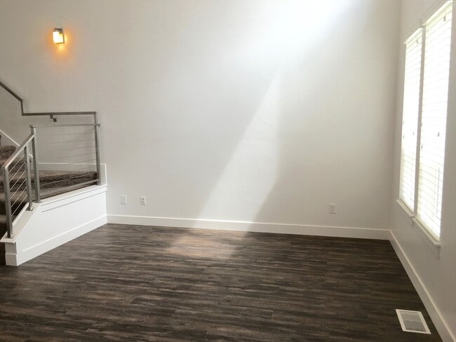 Photo - Luxury 4 bedroom Townhome in Bluffdale!