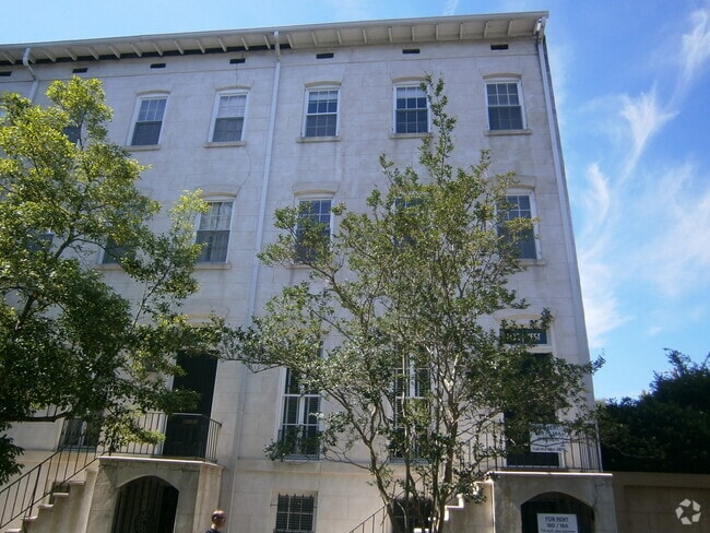Building Photo - 107 W Taylor St Unit Upper Rental