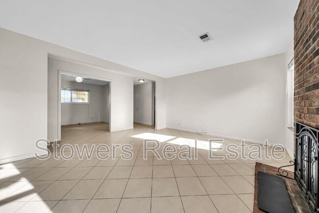 Photo - 925 St Louis Ct