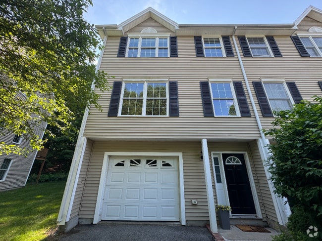 Building Photo - 14 Woodside Dr Rental
